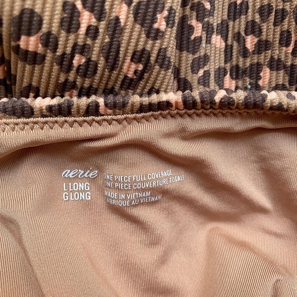 aerie Leopard Ribbed Strapless One-Piece Swimsuit in Tan and pink summer beach - Picture 7 of 8